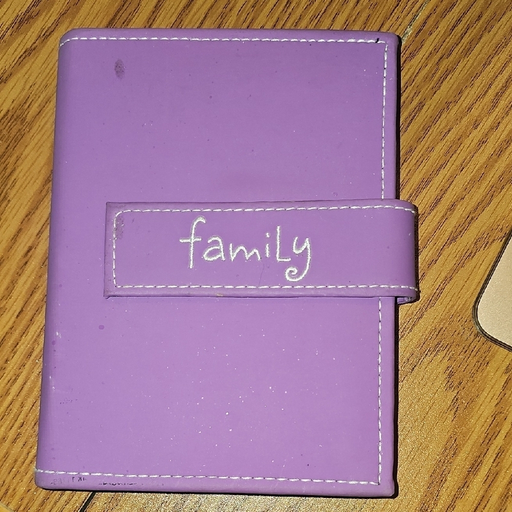 Purple Family Magnetic Closure  Photo Album 18 Double Sided Pages NEW